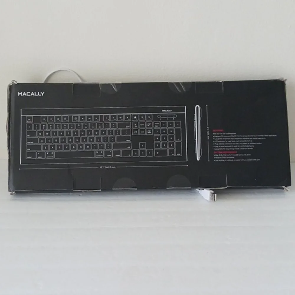 Macally 104 key full size USB Keyboard for Mac and PC in white